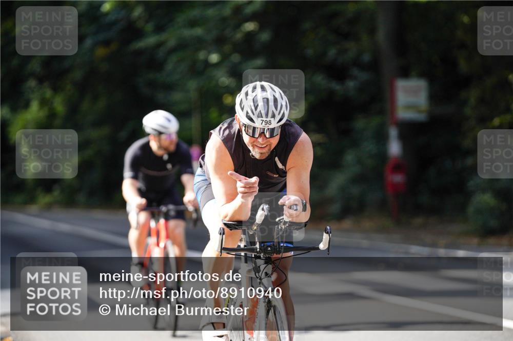 14.09.2025 - Stadtparktriathlon Michael Burmester http://msf.ph/oto/8910940 14.09.2025 10:57:00 Radfahren 782, 796, 798, 817, 909 meine-sportfotos.de