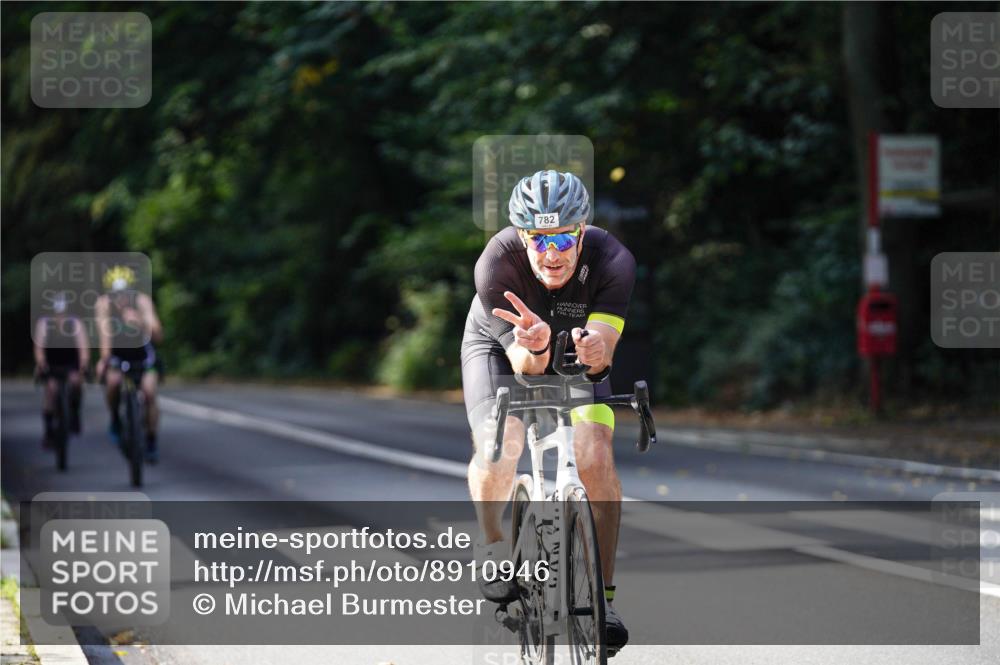 14.09.2025 - Stadtparktriathlon Michael Burmester http://msf.ph/oto/8910946 14.09.2025 10:57:08 Radfahren 626, 754, 782, 850 meine-sportfotos.de