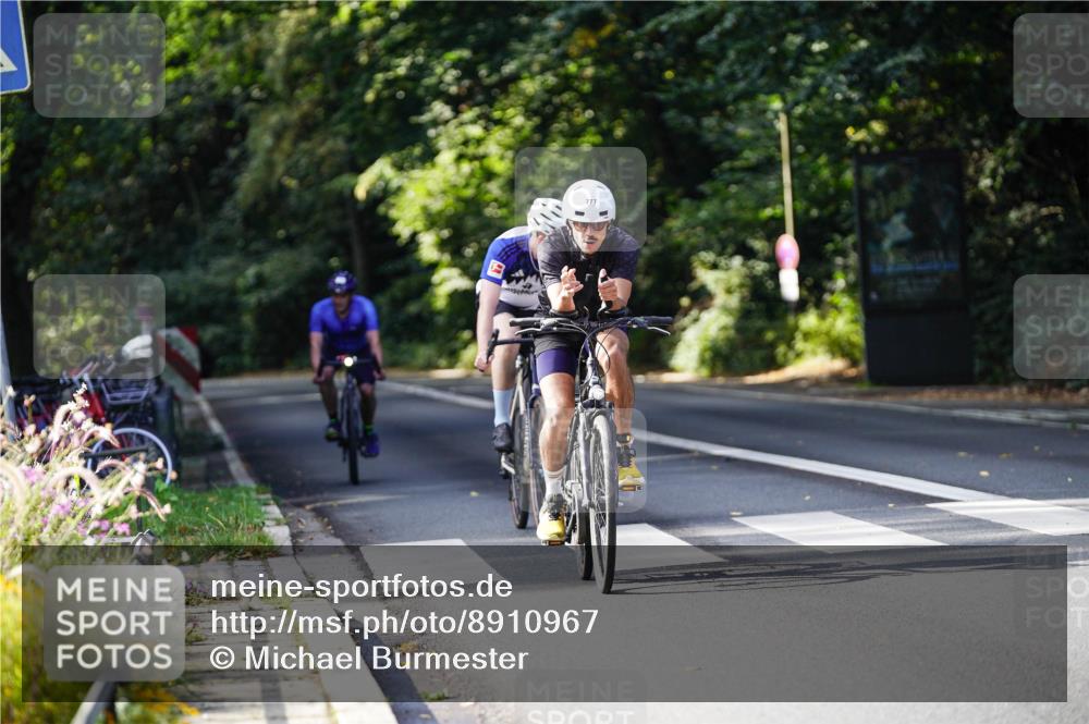 14.09.2025 - Stadtparktriathlon Michael Burmester http://msf.ph/oto/8910967 14.09.2025 10:57:38 Radfahren 638, 744, 777, 833, 867 meine-sportfotos.de
