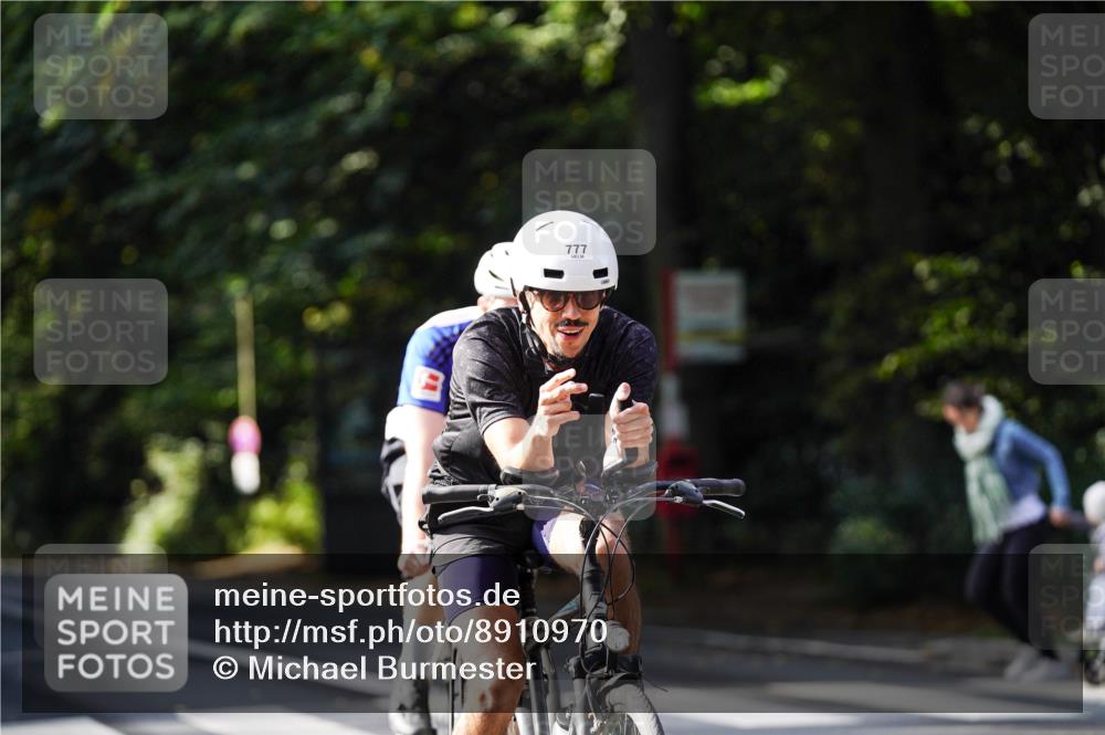 14.09.2025 - Stadtparktriathlon Michael Burmester http://msf.ph/oto/8910970 14.09.2025 10:57:39 Radfahren 638, 744, 777, 833, 867 meine-sportfotos.de