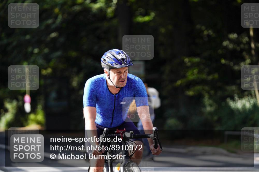 14.09.2025 - Stadtparktriathlon Michael Burmester http://msf.ph/oto/8910972 14.09.2025 10:57:41 Radfahren 744, 777, 833 meine-sportfotos.de