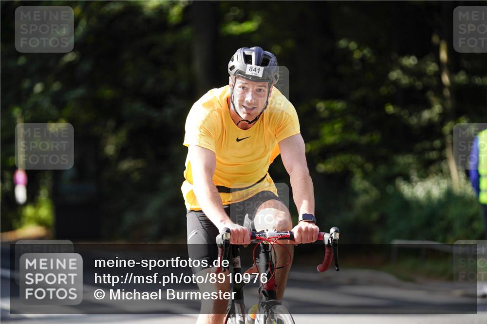 14.09.2025 - Stadtparktriathlon Michael Burmester http://msf.ph/oto/8910976 14.09.2025 10:57:55 Radfahren 637, 737, 816, 836, 841, 853 meine-sportfotos.de