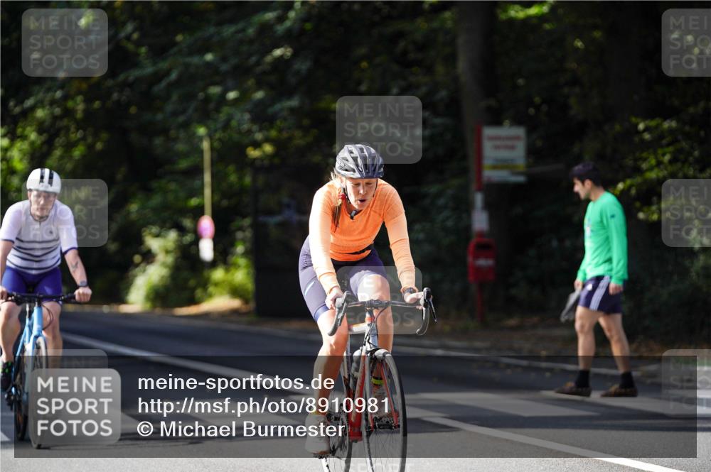 14.09.2025 - Stadtparktriathlon Michael Burmester http://msf.ph/oto/8910981 14.09.2025 10:57:59 Radfahren 637, 737, 816, 826, 836, 841, 853 meine-sportfotos.de