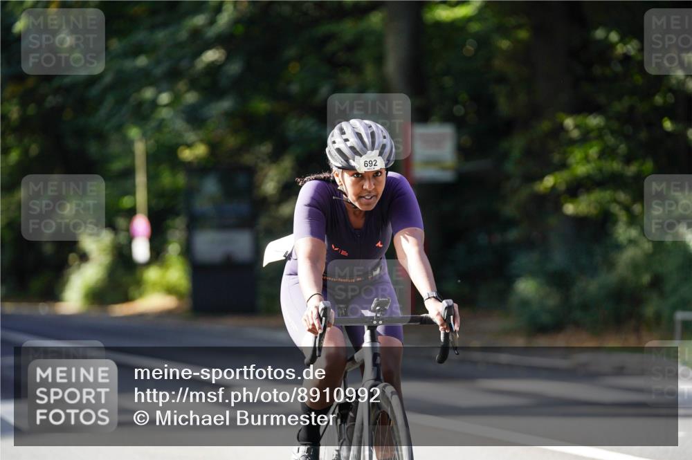 14.09.2025 - Stadtparktriathlon Michael Burmester http://msf.ph/oto/8910992 14.09.2025 10:58:18 Radfahren 692, 835, 846, 859, 898, 919 meine-sportfotos.de