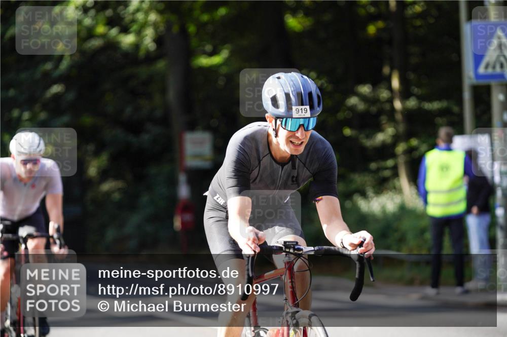 14.09.2025 - Stadtparktriathlon Michael Burmester http://msf.ph/oto/8910997 14.09.2025 10:58:24 Radfahren 692, 820, 835, 846, 848, 852, 859, 861, 872, 898, 919 meine-sportfotos.de