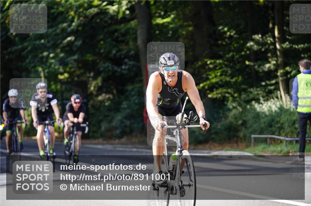 14.09.2025 - Stadtparktriathlon Michael Burmester http://msf.ph/oto/8911001 14.09.2025 10:58:26 Radfahren 820, 821, 835, 846, 848, 852, 859, 861, 872, 898, 919 meine-sportfotos.de