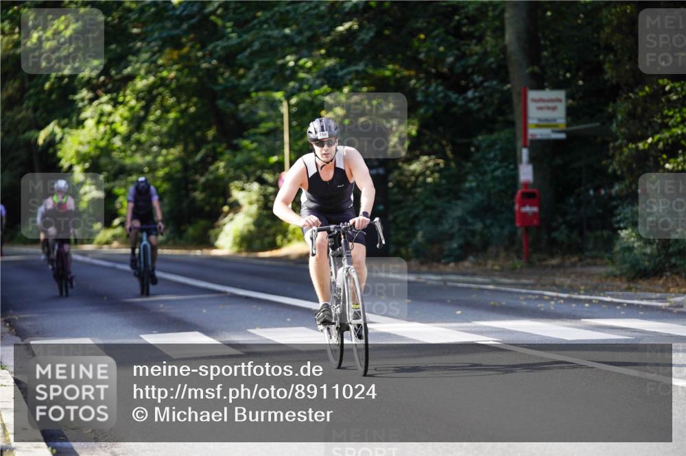 14.09.2025 - Stadtparktriathlon Michael Burmester http://msf.ph/oto/8911024 14.09.2025 10:58:56 Radfahren 582, 712, 727, 743, 750, 799, 804, 862, 873, 917 meine-sportfotos.de