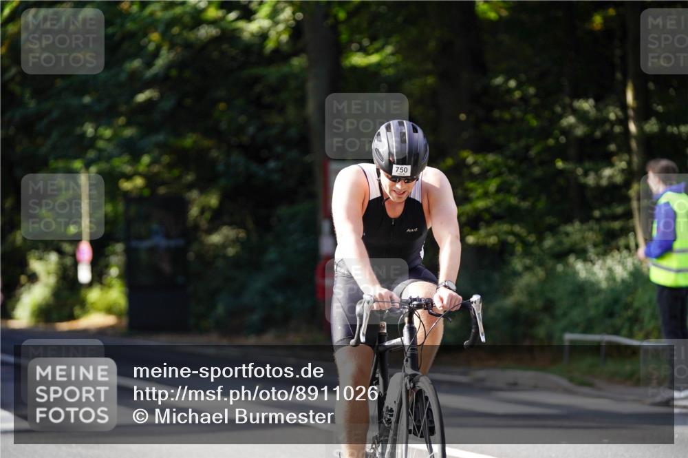 14.09.2025 - Stadtparktriathlon Michael Burmester http://msf.ph/oto/8911026 14.09.2025 10:58:57 Radfahren 582, 712, 727, 743, 750, 799, 804, 862, 873, 882, 917 meine-sportfotos.de