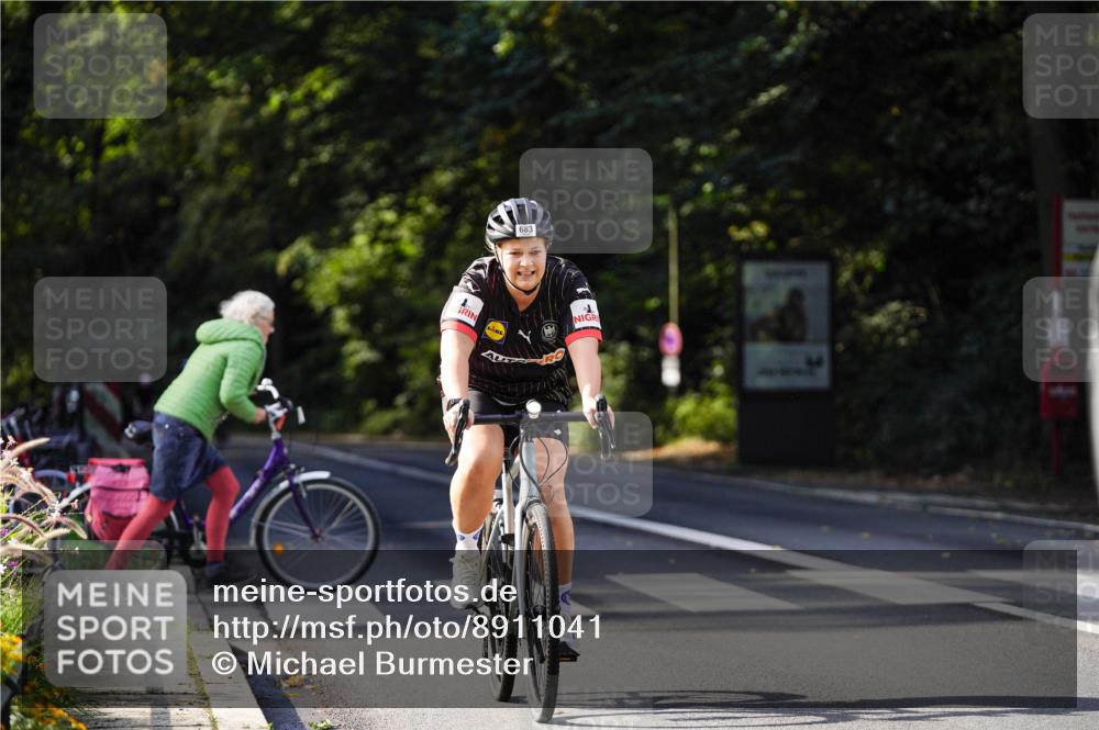 14.09.2025 - Stadtparktriathlon Michael Burmester http://msf.ph/oto/8911041 14.09.2025 10:59:11 Radfahren 683, 739, 759, 882, 886, 920 meine-sportfotos.de
