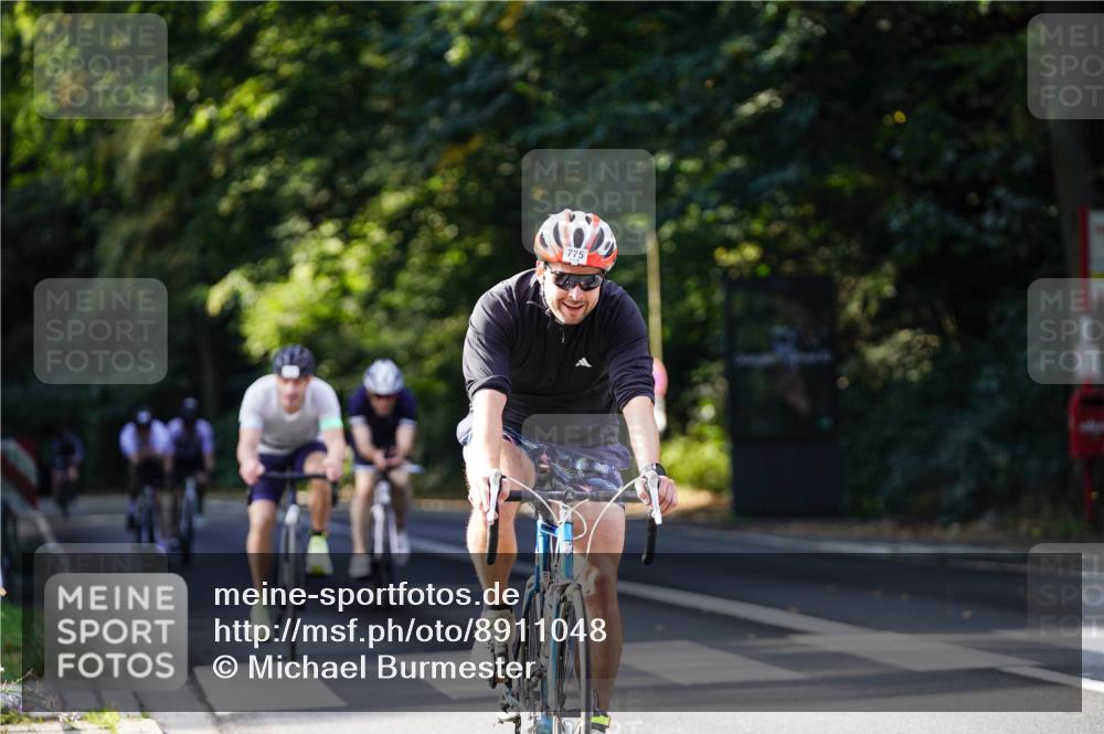 14.09.2025 - Stadtparktriathlon Michael Burmester http://msf.ph/oto/8911048 14.09.2025 10:59:22 Radfahren 748, 752, 775, 800, 813, 886, 889 meine-sportfotos.de
