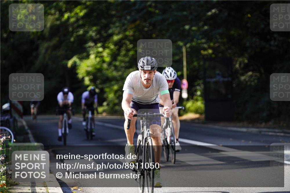 14.09.2025 - Stadtparktriathlon Michael Burmester http://msf.ph/oto/8911050 14.09.2025 10:59:23 Radfahren 748, 752, 775, 800, 813, 886, 889 meine-sportfotos.de