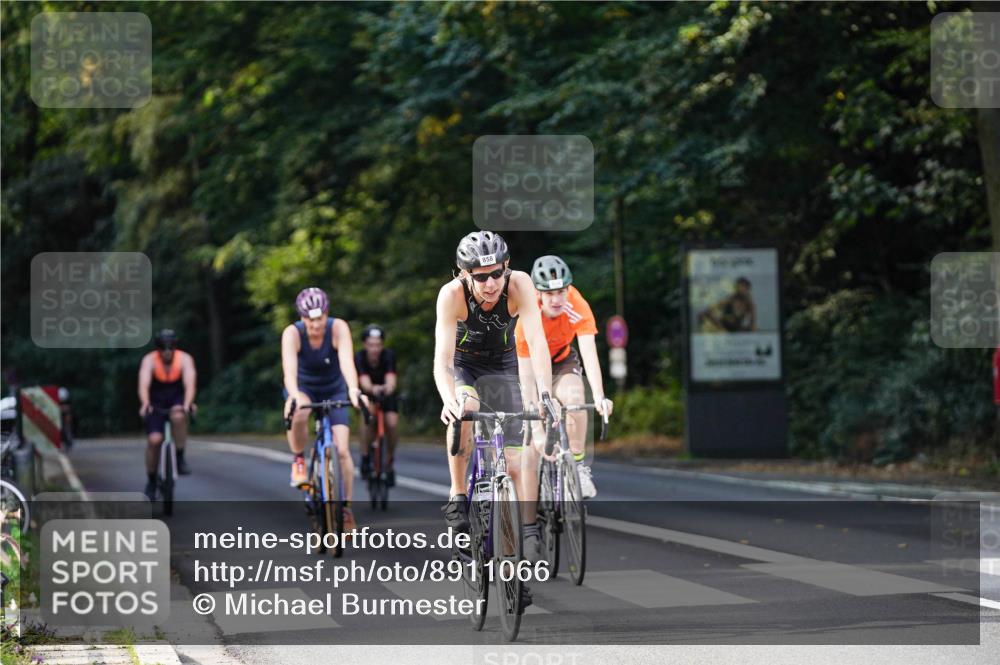 14.09.2025 - Stadtparktriathlon Michael Burmester http://msf.ph/oto/8911066 14.09.2025 11:00:04 Radfahren 678, 839, 858, 874, 894 meine-sportfotos.de