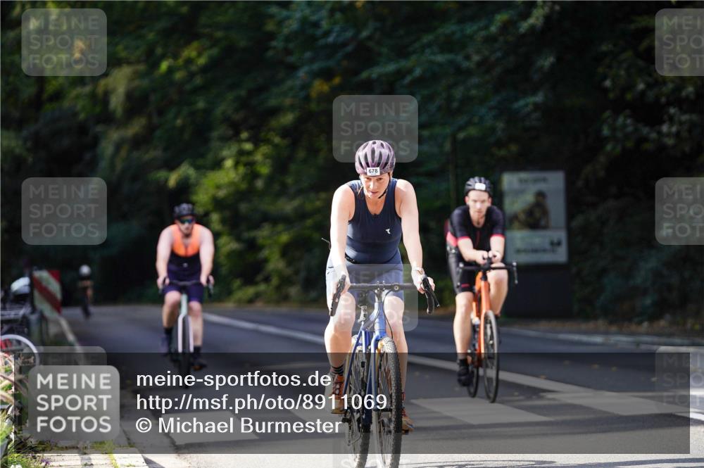 14.09.2025 - Stadtparktriathlon Michael Burmester http://msf.ph/oto/8911069 14.09.2025 11:00:06 Radfahren 678, 839, 858, 874, 894 meine-sportfotos.de