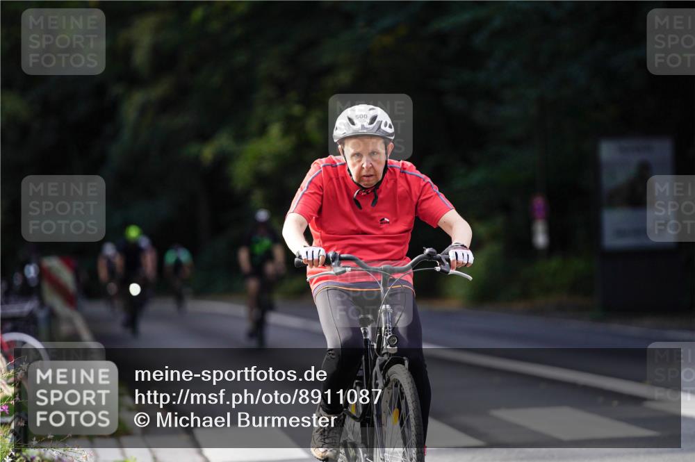 14.09.2025 - Stadtparktriathlon Michael Burmester http://msf.ph/oto/8911087 14.09.2025 11:00:35 Radfahren 600, 601, 643, 829, 838, 870, 915, 921 meine-sportfotos.de