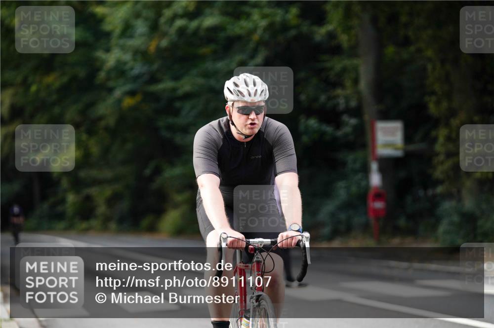 14.09.2025 - Stadtparktriathlon Michael Burmester http://msf.ph/oto/8911107 14.09.2025 11:00:52 Radfahren 716, 724, 735, 805, 865, 892, 918 meine-sportfotos.de