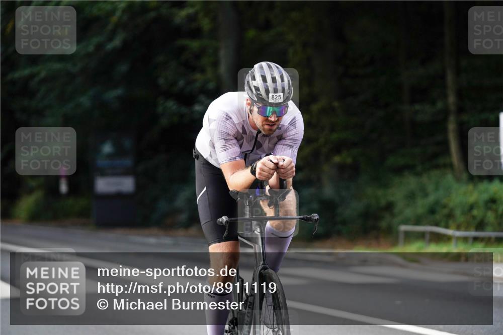 14.09.2025 - Stadtparktriathlon Michael Burmester http://msf.ph/oto/8911119 14.09.2025 11:01:05 Radfahren 758, 797, 806, 825, 843, 892, 895 meine-sportfotos.de