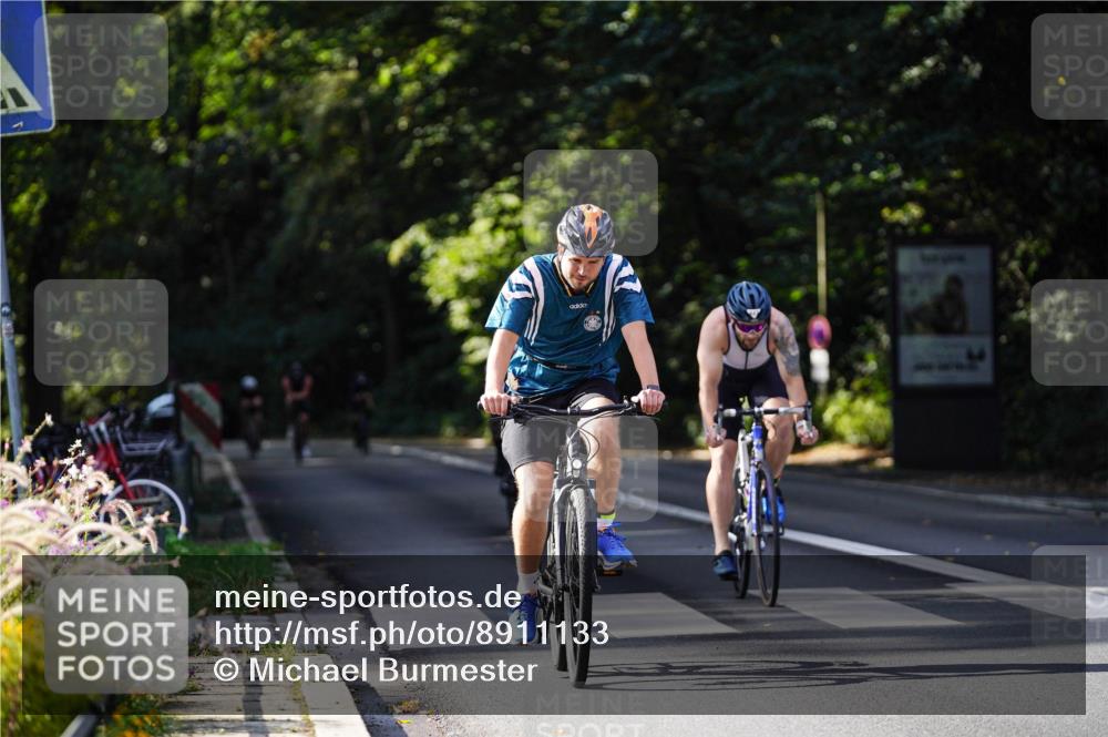 14.09.2025 - Stadtparktriathlon Michael Burmester http://msf.ph/oto/8911133 14.09.2025 11:01:31 Radfahren 728, 769, 772, 808, 847, 901 meine-sportfotos.de