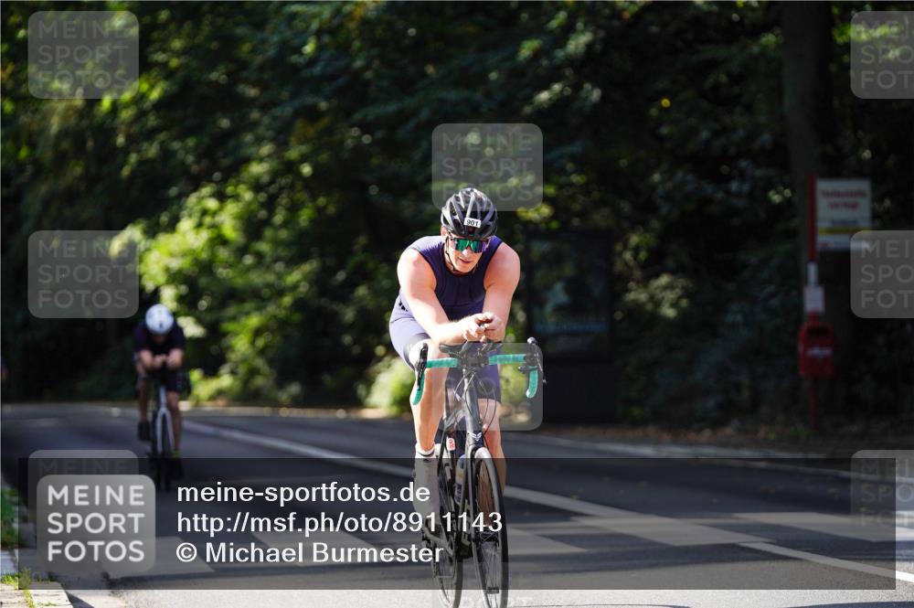 14.09.2025 - Stadtparktriathlon Michael Burmester http://msf.ph/oto/8911143 14.09.2025 11:01:38 Radfahren 728, 769, 772, 880, 901 meine-sportfotos.de