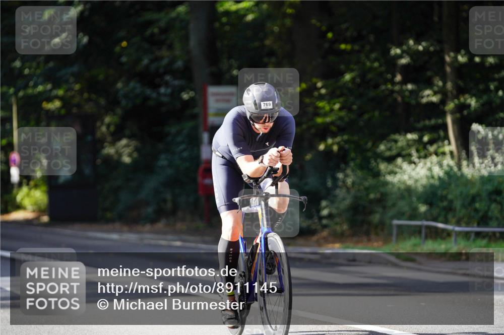 14.09.2025 - Stadtparktriathlon Michael Burmester http://msf.ph/oto/8911145 14.09.2025 11:01:40 Radfahren 728, 769, 880, 901 meine-sportfotos.de