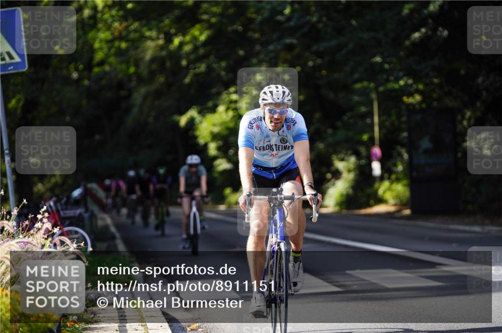 14.09.2025 - Stadtparktriathlon Michael Burmester http://msf.ph/oto/8911151 14.09.2025 11:01:50 Radfahren 663, 770, 787, 815, 823 meine-sportfotos.de