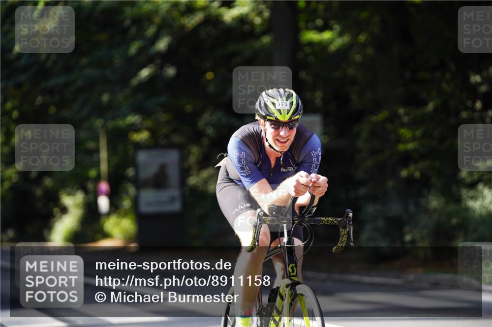 14.09.2025 - Stadtparktriathlon Michael Burmester http://msf.ph/oto/8911158 14.09.2025 11:01:55 Radfahren 663, 736, 770, 787, 815, 823, 842, 854, 868 meine-sportfotos.de