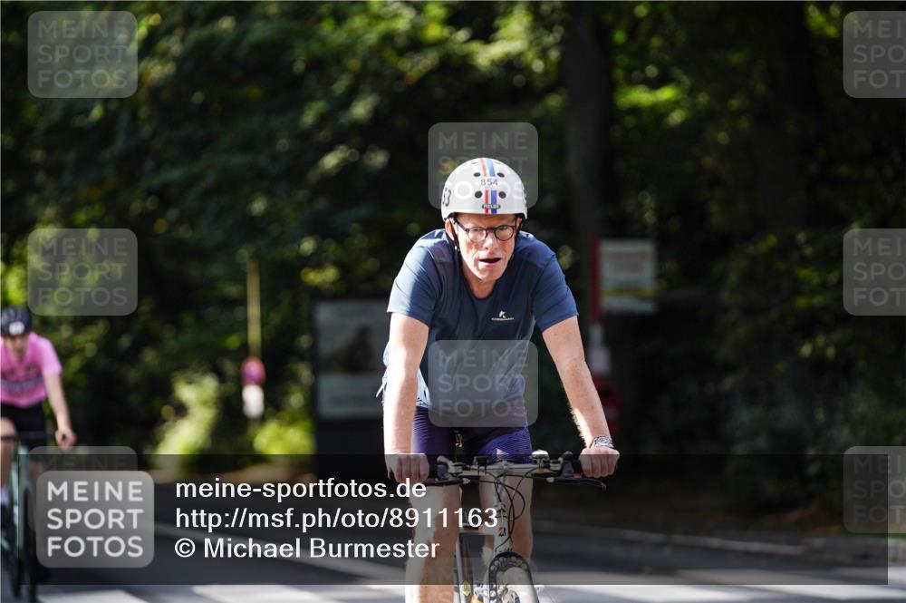 14.09.2025 - Stadtparktriathlon Michael Burmester http://msf.ph/oto/8911163 14.09.2025 11:01:59 Radfahren 663, 736, 770, 779, 790, 815, 822, 842, 854, 868, 900 meine-sportfotos.de