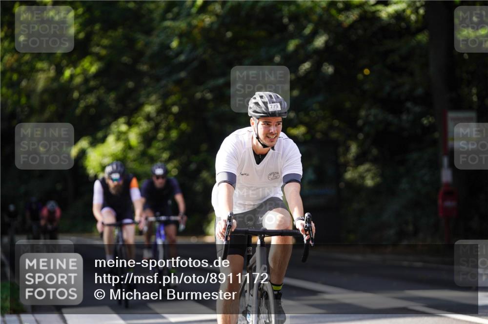 14.09.2025 - Stadtparktriathlon Michael Burmester http://msf.ph/oto/8911172 14.09.2025 11:02:06 Radfahren 736, 779, 780, 790, 822, 842, 868, 875, 900 meine-sportfotos.de