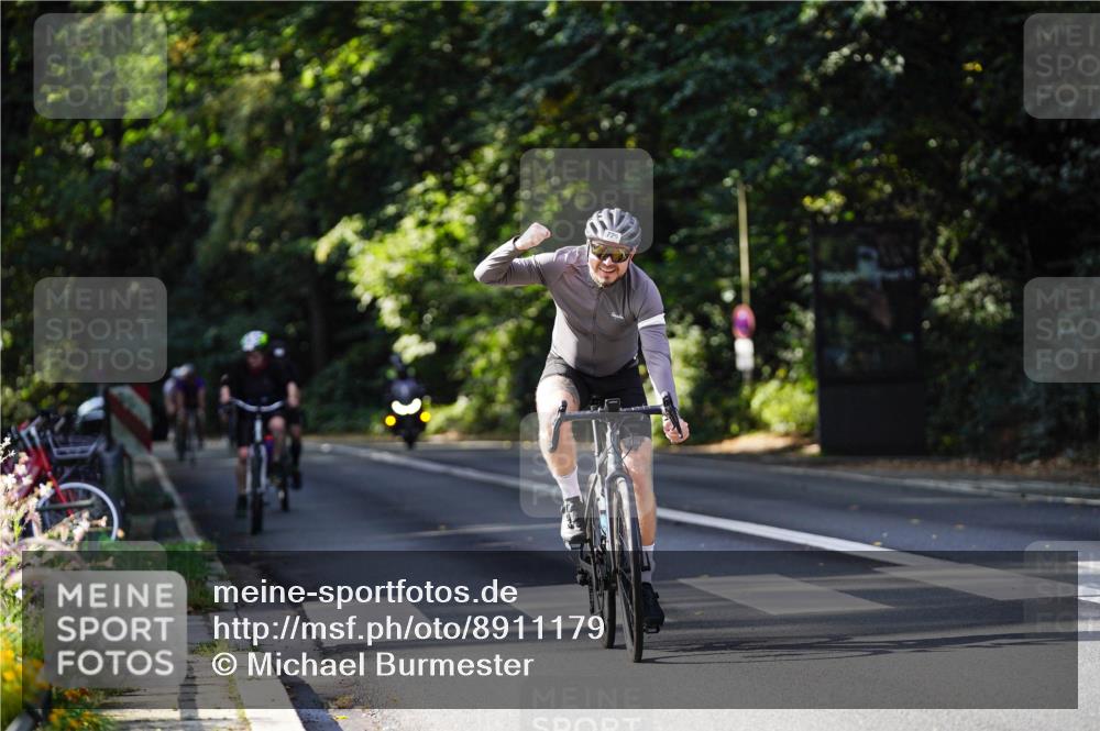 14.09.2025 - Stadtparktriathlon Michael Burmester http://msf.ph/oto/8911179 14.09.2025 11:02:14 Radfahren 682, 729, 732, 780, 875 meine-sportfotos.de