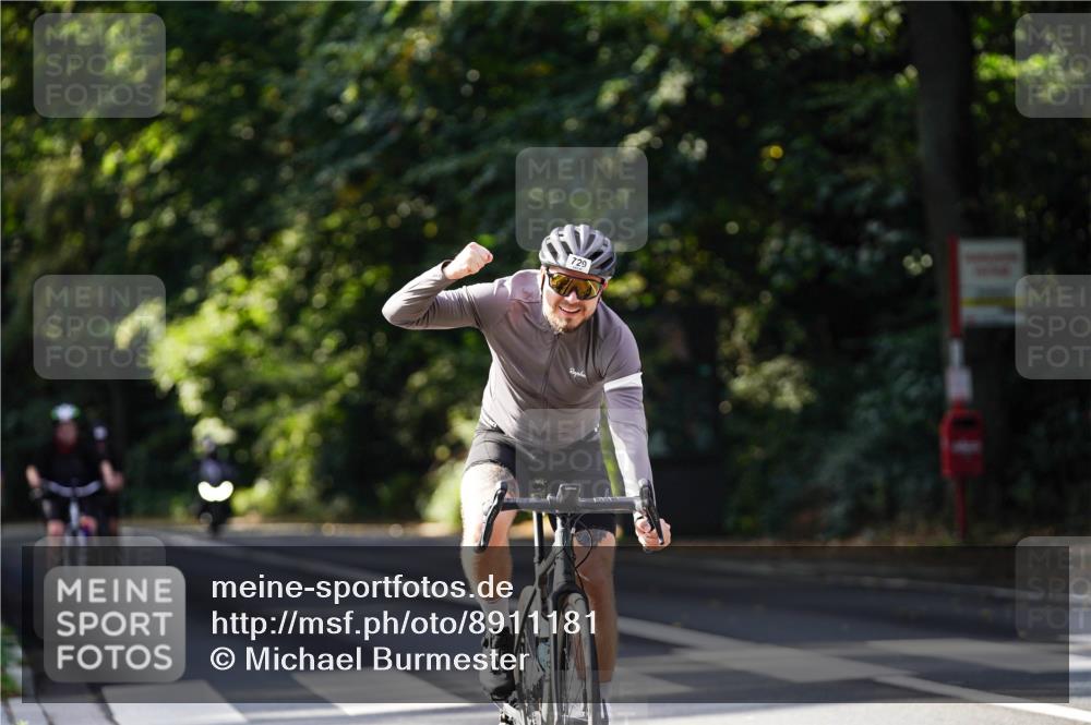 14.09.2025 - Stadtparktriathlon Michael Burmester http://msf.ph/oto/8911181 14.09.2025 11:02:15 Radfahren 682, 729, 732, 780, 875 meine-sportfotos.de