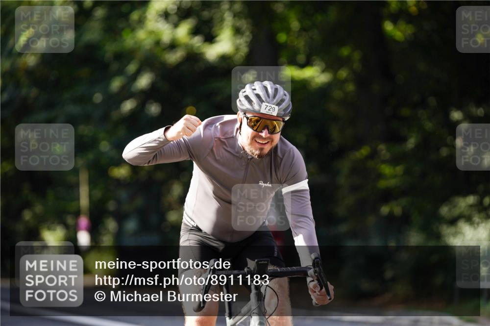 14.09.2025 - Stadtparktriathlon Michael Burmester http://msf.ph/oto/8911183 14.09.2025 11:02:15 Radfahren 682, 729, 732, 780, 875 meine-sportfotos.de