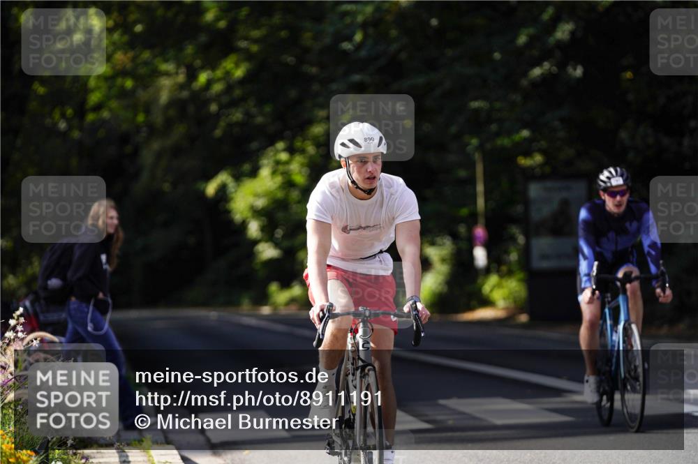 14.09.2025 - Stadtparktriathlon Michael Burmester http://msf.ph/oto/8911191 14.09.2025 11:02:25 Radfahren 682, 732, 761, 890, 916 meine-sportfotos.de