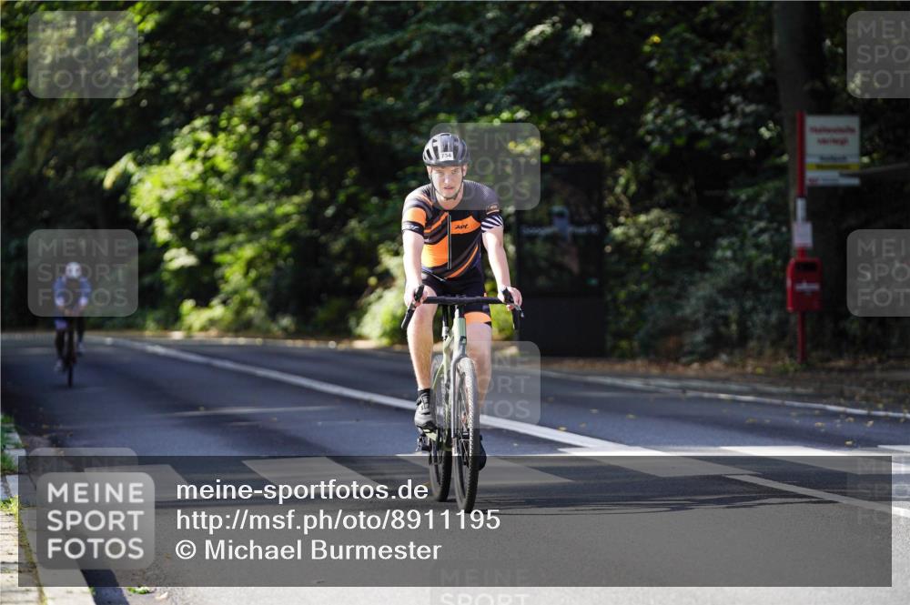 14.09.2025 - Stadtparktriathlon Michael Burmester http://msf.ph/oto/8911195 14.09.2025 11:02:41 Radfahren 734, 851 meine-sportfotos.de