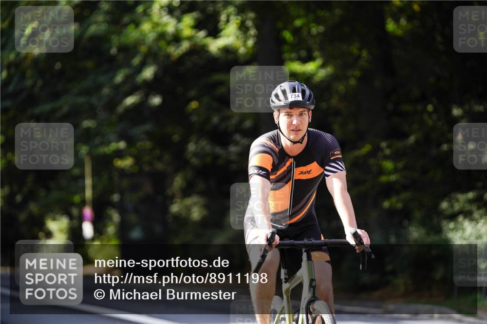 14.09.2025 - Stadtparktriathlon Michael Burmester http://msf.ph/oto/8911198 14.09.2025 11:02:43 Radfahren 734, 851 meine-sportfotos.de