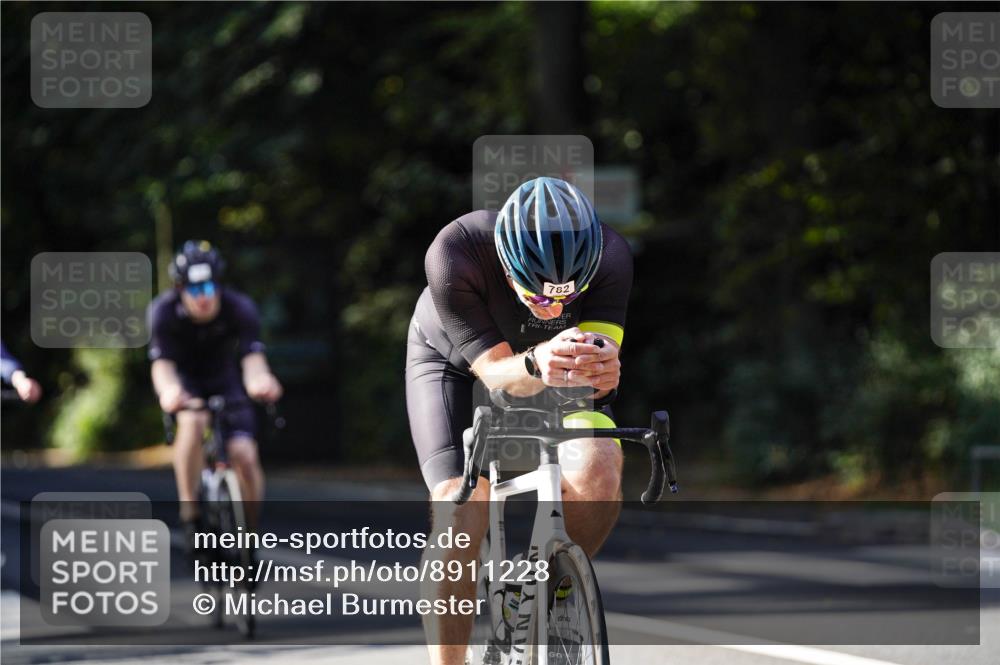 14.09.2025 - Stadtparktriathlon Michael Burmester http://msf.ph/oto/8911228 14.09.2025 11:03:26 Radfahren 657, 764, 782, 783, 788, 811 meine-sportfotos.de
