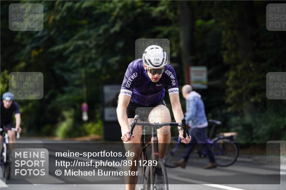 14.09.2025 - Stadtparktriathlon Michael Burmester http://msf.ph/oto/8911289 14.09.2025 11:04:45 Radfahren 746, 754, 807, 824, 905 meine-sportfotos.de