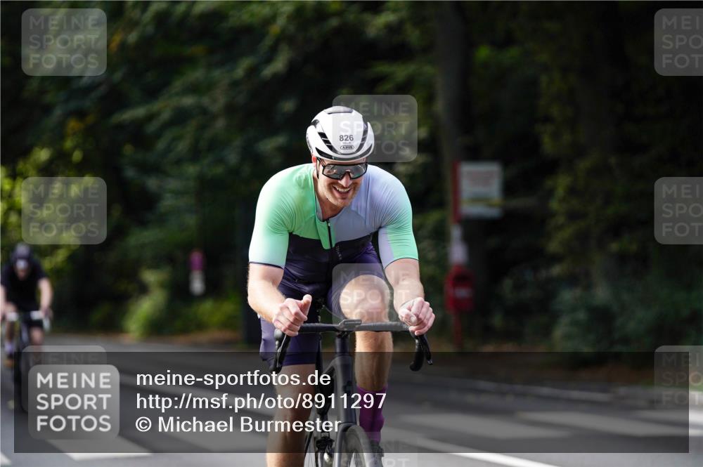14.09.2025 - Stadtparktriathlon Michael Burmester http://msf.ph/oto/8911297 14.09.2025 11:05:01 Radfahren 737, 776, 826, 828 meine-sportfotos.de