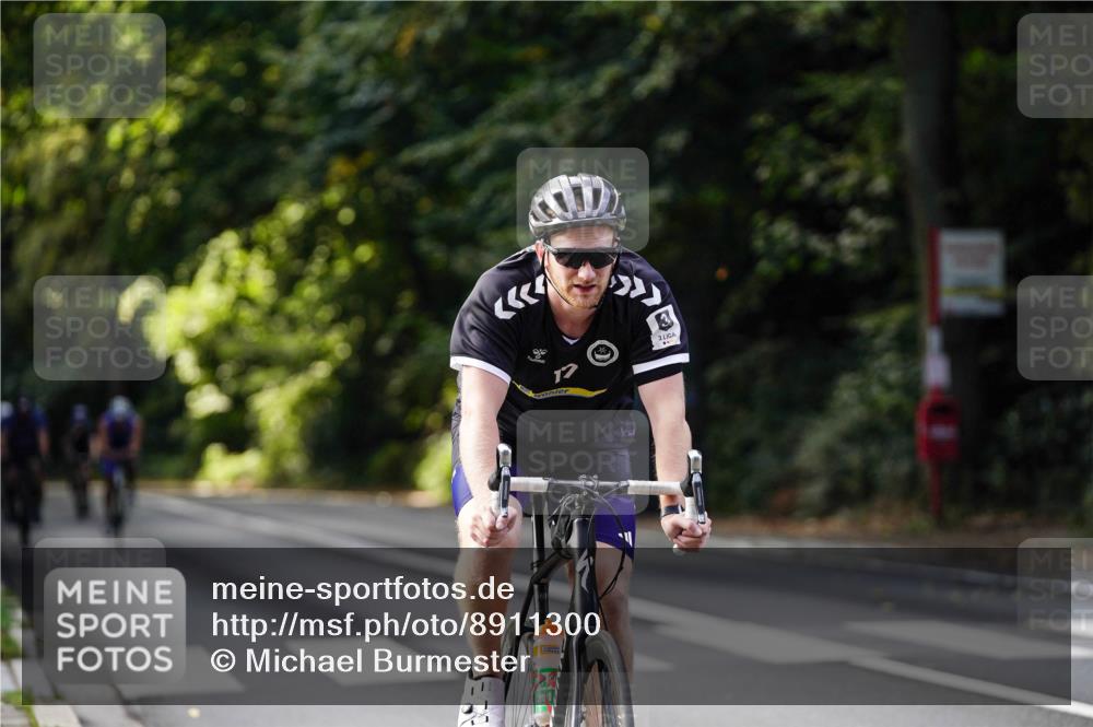 14.09.2025 - Stadtparktriathlon Michael Burmester http://msf.ph/oto/8911300 14.09.2025 11:05:05 Radfahren 737, 776, 826, 833, 852, 867, 891, 919 meine-sportfotos.de