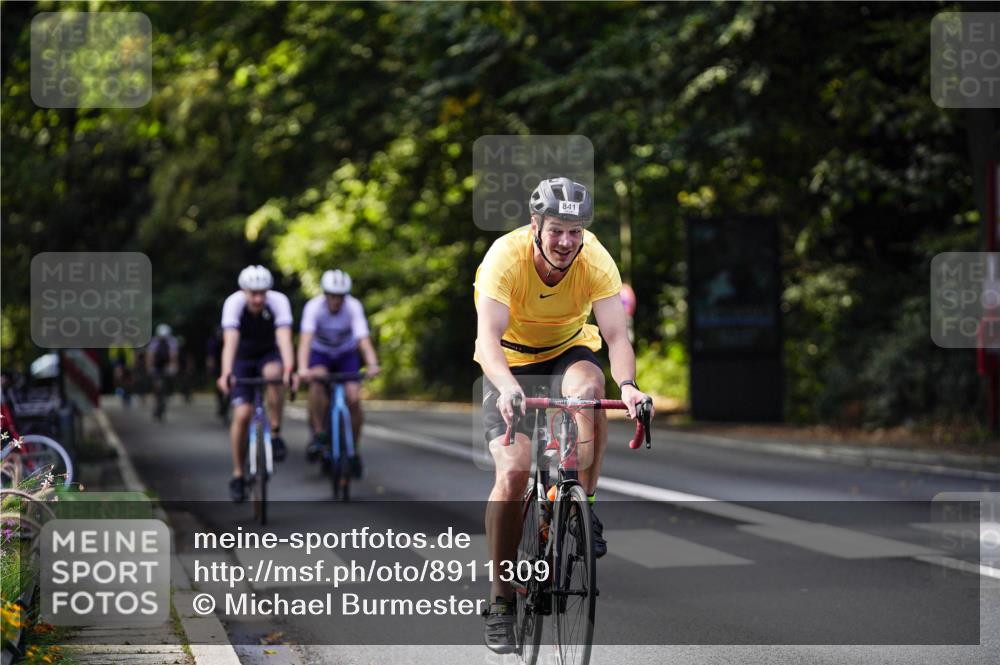 14.09.2025 - Stadtparktriathlon Michael Burmester http://msf.ph/oto/8911309 14.09.2025 11:05:17 Radfahren 827, 833, 835, 836, 841, 853, 919 meine-sportfotos.de