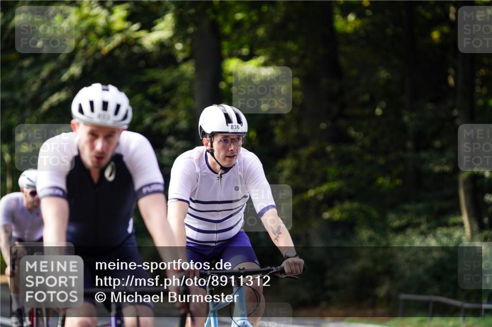 14.09.2025 - Stadtparktriathlon Michael Burmester http://msf.ph/oto/8911312 14.09.2025 11:05:19 Radfahren 827, 835, 836, 841, 853, 855, 898 meine-sportfotos.de