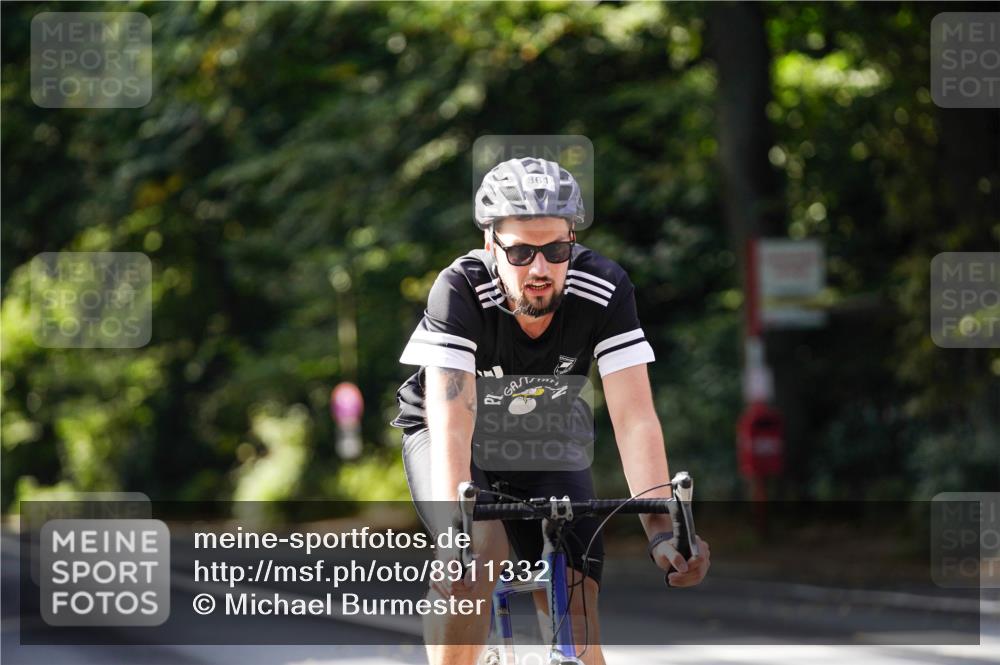 14.09.2025 - Stadtparktriathlon Michael Burmester http://msf.ph/oto/8911332 14.09.2025 11:05:47 Radfahren 744, 750, 756, 759, 799, 804, 859, 861 meine-sportfotos.de
