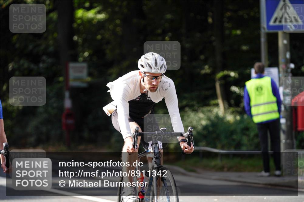 14.09.2025 - Stadtparktriathlon Michael Burmester http://msf.ph/oto/8911342 14.09.2025 11:05:53 Radfahren 727, 743, 744, 750, 756, 759, 799, 804, 897 meine-sportfotos.de