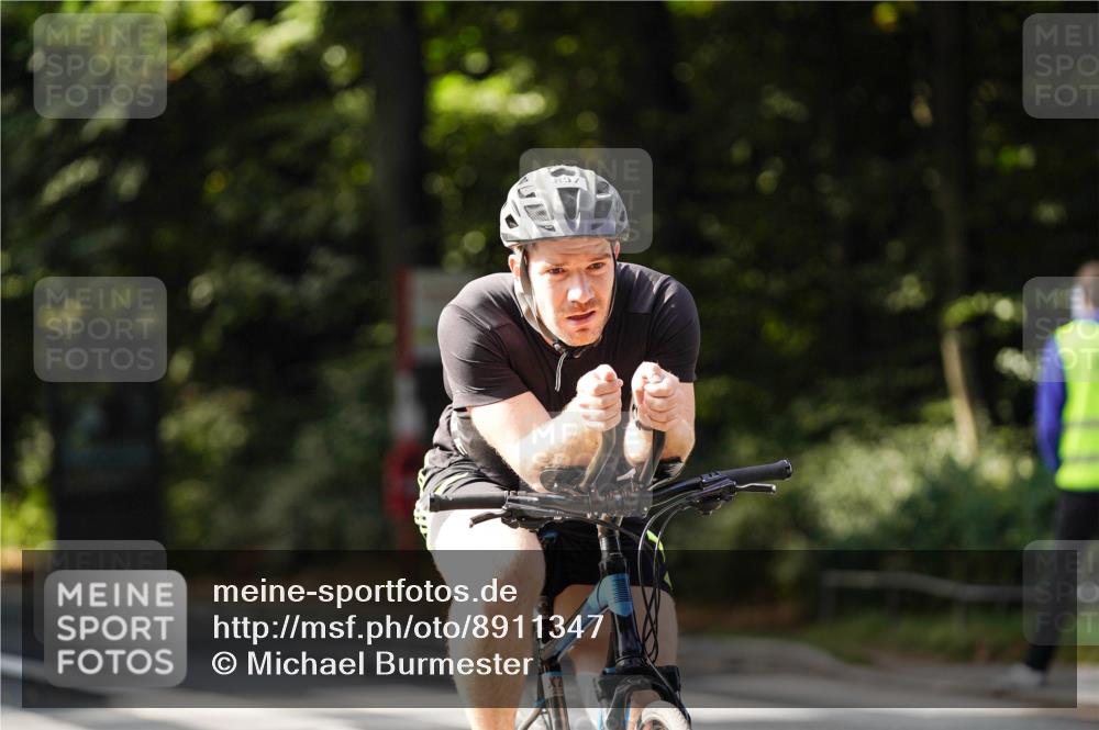 14.09.2025 - Stadtparktriathlon Michael Burmester http://msf.ph/oto/8911347 14.09.2025 11:06:00 Radfahren 727, 743, 750, 848, 897 meine-sportfotos.de