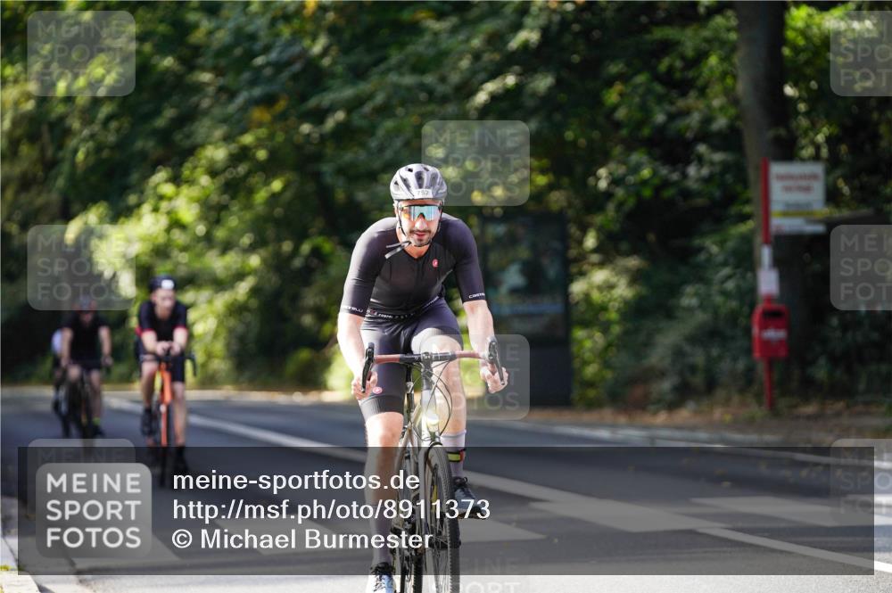 14.09.2025 - Stadtparktriathlon Michael Burmester http://msf.ph/oto/8911373 14.09.2025 11:06:58 Radfahren 752, 813, 874, 882 meine-sportfotos.de