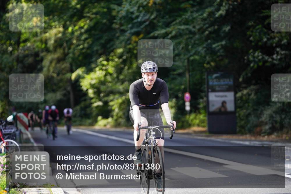 14.09.2025 - Stadtparktriathlon Michael Burmester http://msf.ph/oto/8911380 14.09.2025 11:07:07 Radfahren 813, 825, 865, 882, 886, 920 meine-sportfotos.de