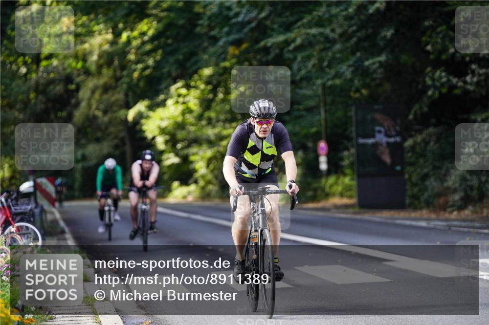 14.09.2025 - Stadtparktriathlon Michael Burmester http://msf.ph/oto/8911389 14.09.2025 11:07:16 Radfahren 739, 785, 825, 838, 865, 886 meine-sportfotos.de