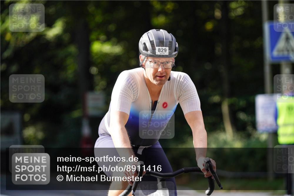 14.09.2025 - Stadtparktriathlon Michael Burmester http://msf.ph/oto/8911416 14.09.2025 11:08:00 Radfahren 829, 858, 894, 921 meine-sportfotos.de