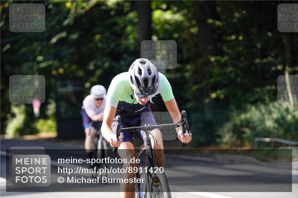 14.09.2025 - Stadtparktriathlon Michael Burmester http://msf.ph/oto/8911420 14.09.2025 11:08:10 Radfahren 728, 730, 892, 894, 915, 918 meine-sportfotos.de