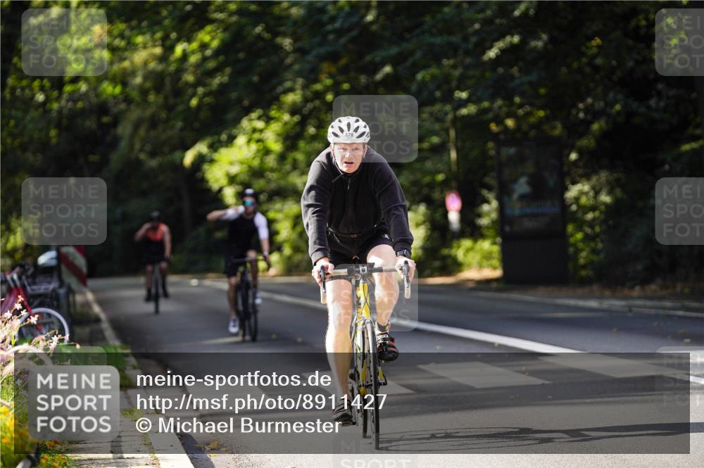 14.09.2025 - Stadtparktriathlon Michael Burmester http://msf.ph/oto/8911427 14.09.2025 11:08:20 Radfahren 758, 839, 878, 892, 915, 918 meine-sportfotos.de