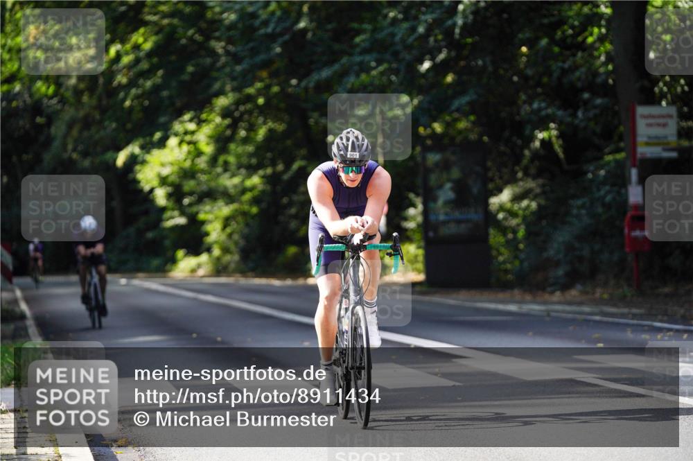 14.09.2025 - Stadtparktriathlon Michael Burmester http://msf.ph/oto/8911434 14.09.2025 11:08:35 Radfahren 842, 880, 901 meine-sportfotos.de