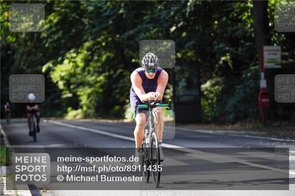 14.09.2025 - Stadtparktriathlon Michael Burmester http://msf.ph/oto/8911435 14.09.2025 11:08:35 Radfahren 842, 880, 901 meine-sportfotos.de